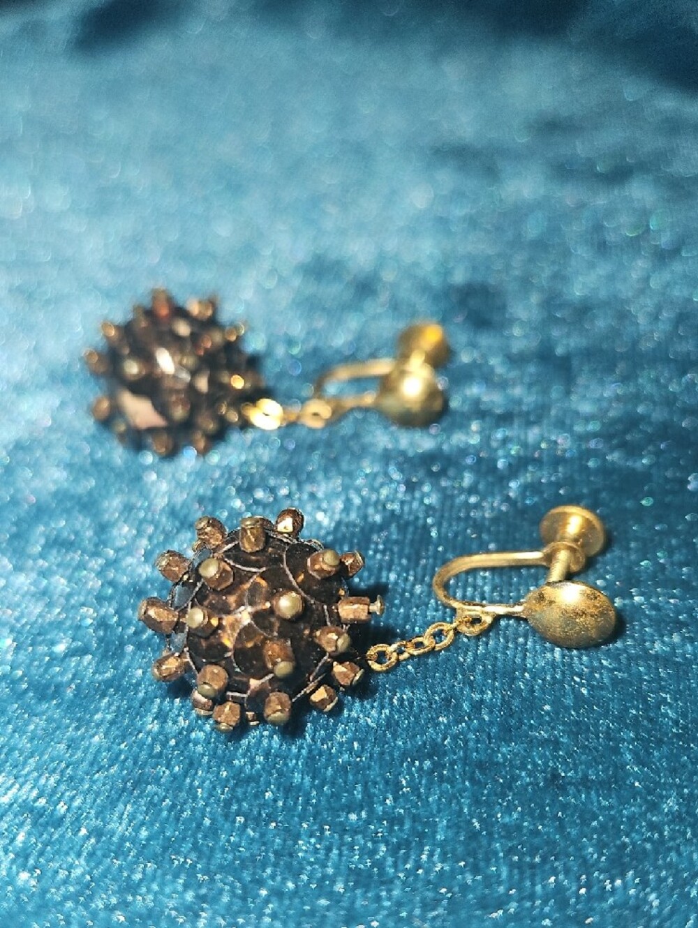 Vintagr Gold-Tone Brown Beaded And Sequin Drop Screwback Earrings